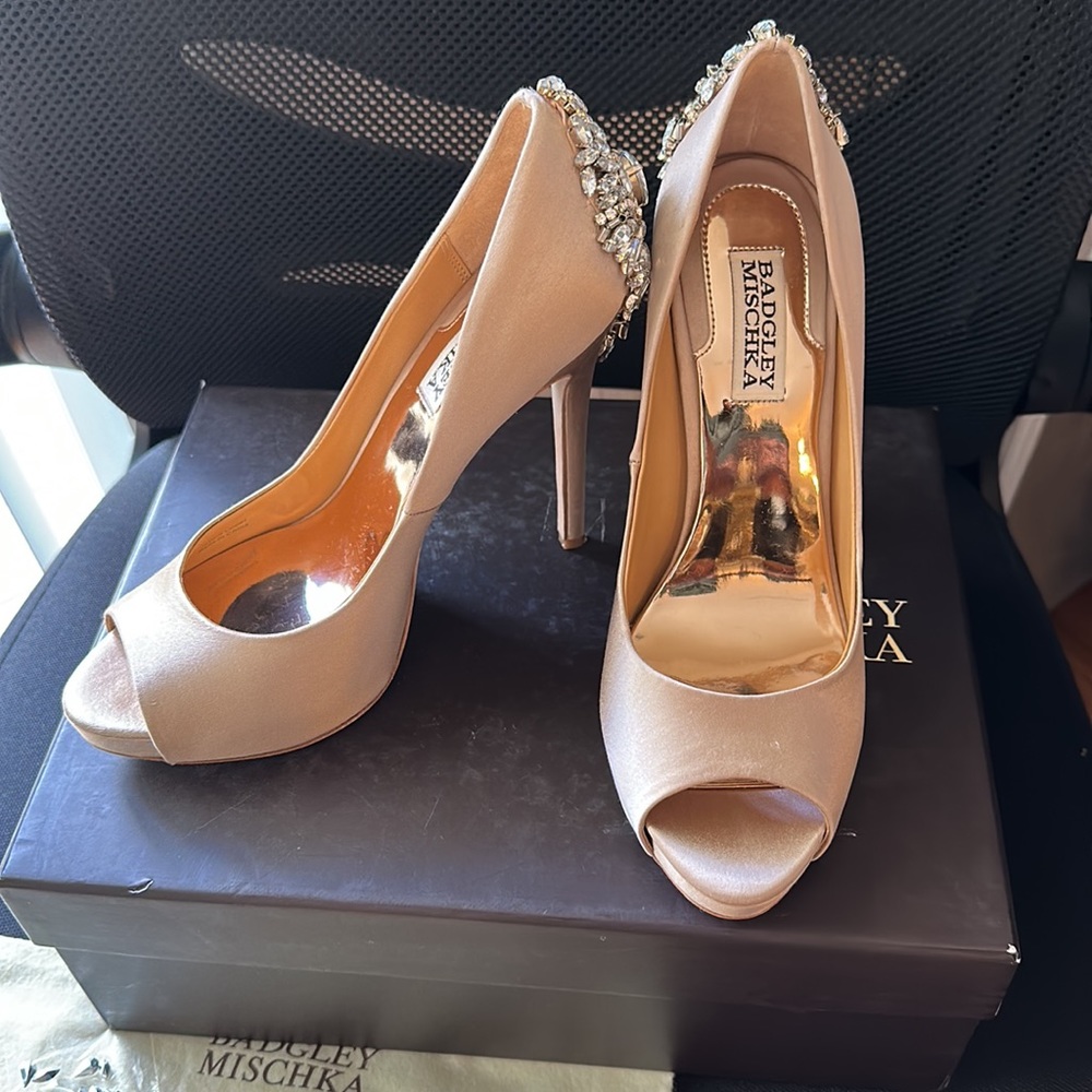 Rose Gold Badgley Mischhka Heels - Picture 4 of 4